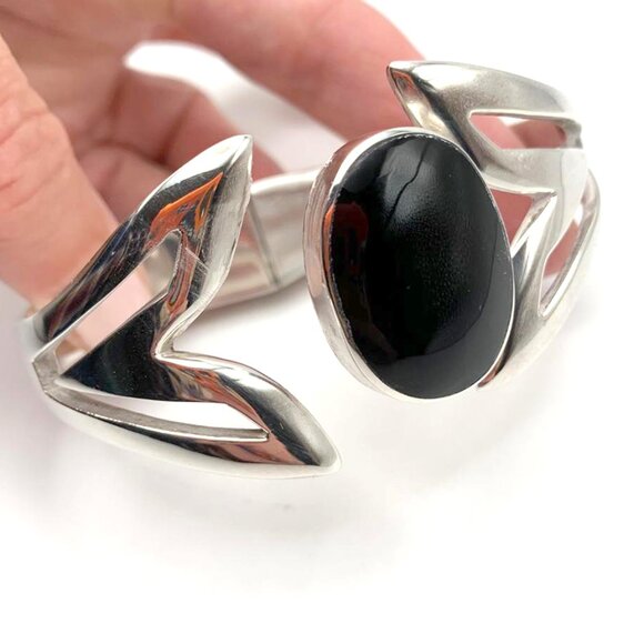 VINTAGE JCM Modernist Sterling Silver and Onyx Hinged Cuff  VINTAGE JCM Modernist Sterling Silver and Onyx Hinged Cuff Bracelet